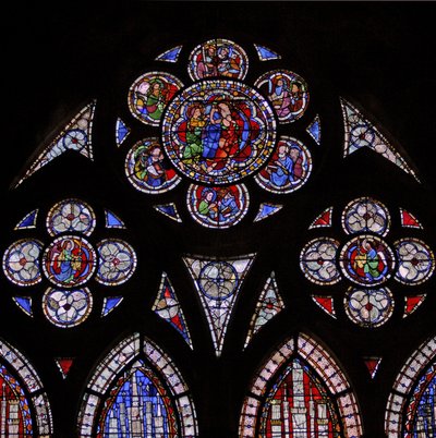 Fenêtre w9 représentant les lumières de la rosace avec deux anges et Saint Thomas le Douteux - French School