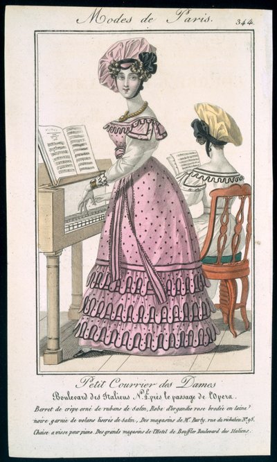 Jeune femme en robe d
