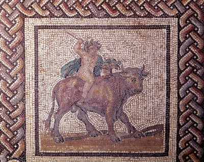 Art gallo-romain : pavement en mosaïque représentant un calendrier rustique. Allégorie du Printemps chevauchant un taureau. Fin IIe, début IIIe siècle après J.-C. De Saint-Romain-en-Gal (Rhône). Saint-Germain-en-Laye, Musée National d