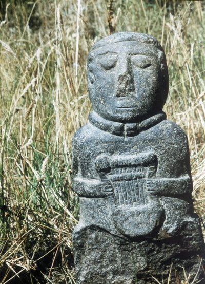 Site gaulois : Statuette avec lyre découverte en 1988 à Saint Symphorien à Paule dans les Côtes-d