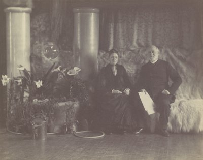 M. et Mme Charles L. Tiffany dans le studio de Louis C. Tiffany, vers 1890 - George Collins Cox