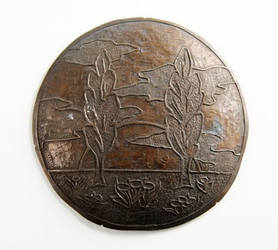Plaque convexe avec arbres, nuages et fleurs - George James Frampton