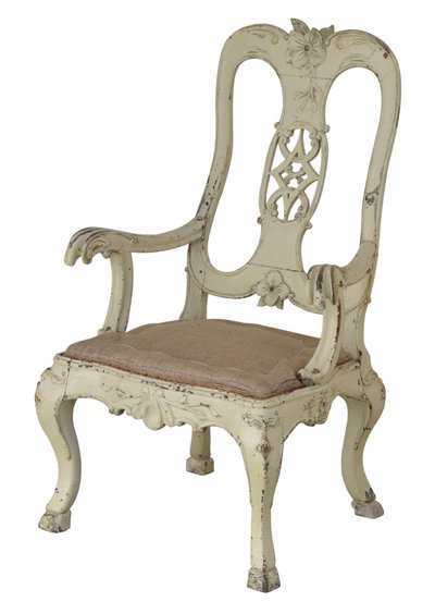 Fauteuil peint en ivoire de grande taille, sculpté à la manière de Johann Michael Hoppenhaupt - German School