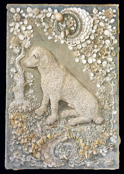 Un des deux chiens assis Louis XV modelés en relief, dans un cadre de type grotte - German School