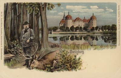 Carte postale représentant un homme avec un cerf abattu avec le château de Moritzburg en arrière-plan - German School