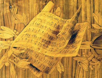 Partition musicale, partie centrale de la marqueterie sur le cabinet d