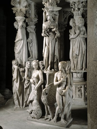 Détail des groupes sculptés soutenant la chaire réalisée par Giovanni Pisano : l