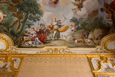 Représentations du mythe de Diane, par Domenico et Giuseppe Valeriani, fresque, plafond voûté de la chambre, appartement du roi, résidence de chasse, par Filippo Juvarra, Stupinigi, Piémont, Italie - Giuseppe and Valeriani Domenico Valeriani