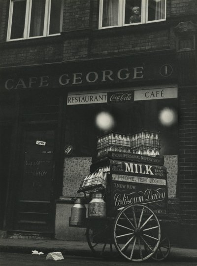 Scène de rue à Londres années 1950 - Godfrey Macdominic