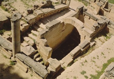 Vue aérienne du nymphée, restauré par les Romains vers 20 av. J.-C. - Greek