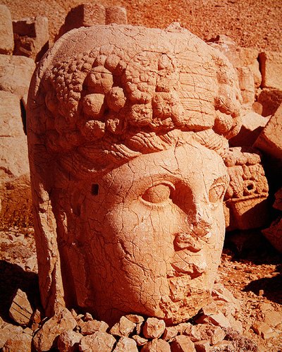 Tête colossale avec les traits de la déesse Tyche - Greek