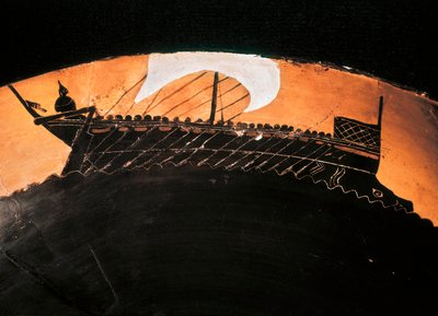 Coupe antique à figures noires avec la représentation d