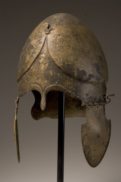 Casque avec applique phallique, chalcidien, 5e-4e siècle av. J.-C. - Greek