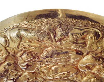Bol de libation avec décorations en relief en forme de lions et panthères (or) - Greek School
