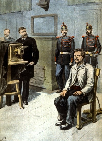 Le début de la photographie anthropométrique, c.1895 (illustration) - Henri Meyer