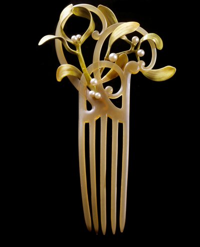 Art Nouveau : peigne gui en or, écaille, perle et émail réalisé par Paul (1851-1915) et Henri Vever (1854-1942) - Henri and Paul  Vever