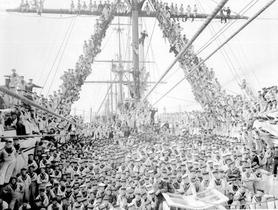 Garçons à bord du navire-école HMS Impregnable à Plymouth, 1906 - Henry Crockett