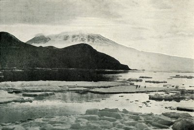 Entrée dans le détroit de McMurdo - Cap Bird et mont Erebus, vers 1910-1913, 1913 - Herbert Ponting