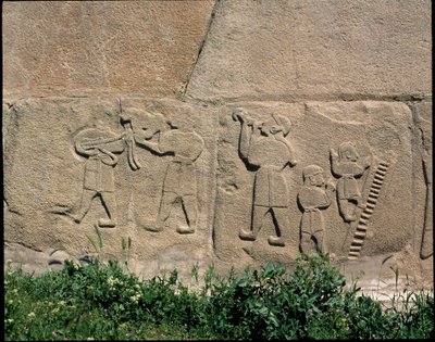 Vue de la base des reliefs de la Porte du Sphinx - Hittite Hittite