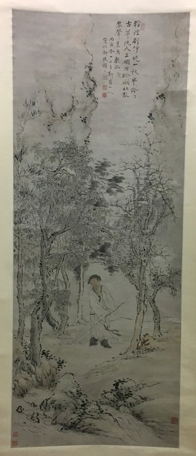 Homme avec un bâton au bord d