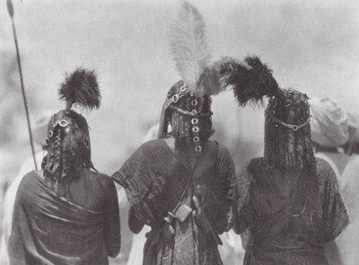 Afrique: Coiffure Aulad Hamid (photo n/b) - Hugo Adolf Bernatzik