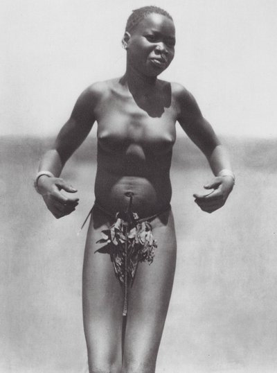 Afrique : Danseuse, Djur oriental - Hugo Adolf Bernatzik