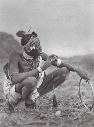 Afrique : Marié Dinka négociant les ornements de la mariée - Hugo Adolf Bernatzik