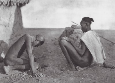 Afrique : Guérisseur saignant un patient - Hugo Adolf Bernatzik