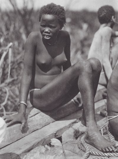 Afrique : Fille Nuer sur le Bahr el Zeraf - Hugo Adolf Bernatzik