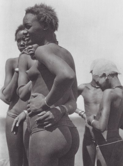 Afrique : Filles et enfants Nuer - Hugo Adolf Bernatzik
