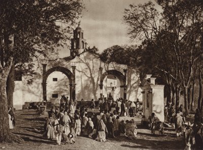 Mexique : Amecameca, procession devant la chapelle du Mont Sacré (photo n/b) - Hugo Brehme