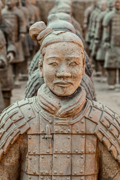 Au musée des guerriers en terre cuite, scènes des divers guerriers dans la zone de la fosse 1., 2009 (photo) - Ira Block