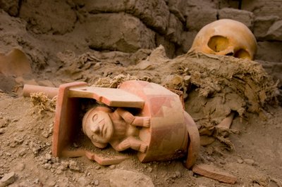 Os du sacrifice féminin, une céramique d