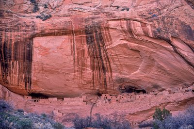 Épis de maïs, restes du dernier repas ancien de ces Anasazi, continuent de joncher le sol - Ira Block