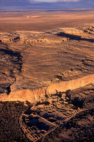 Au cœur des déserts reculés du nord-ouest du Nouveau-Mexique se trouvent les vastes ruines de... - Ira Block