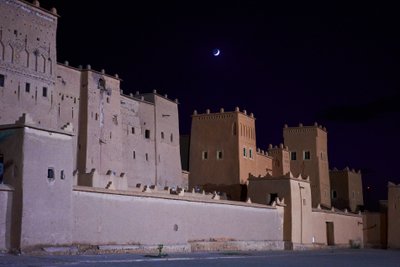 Lever de lune sur Ouarzazate, Maroc, 2019 (photo) - Ira Block
