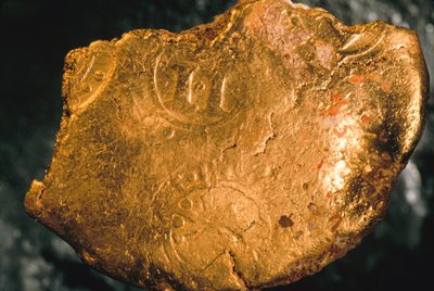Cargaison précieuse des XVIe et XVIIe siècles trouvée dans des épaves près des eaux cubaines. Ils viennent dans une gamme éblouissante de formes et de tailles en or 22 carats. Ceci est un morceau d