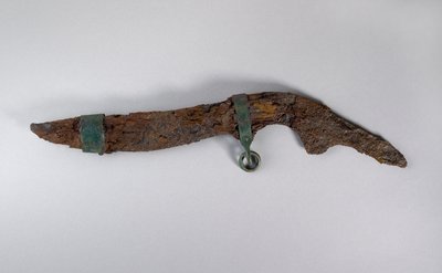Grand couteau avec restes de gaine, probablement de Sopron, Hongrie, Âge du fer - Iron Age