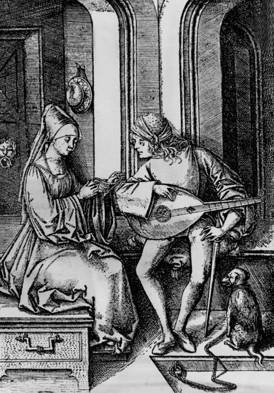 Une femme chantant tandis qu