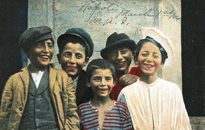 Garçons napolitains riant et souriant - Italian Photographer
