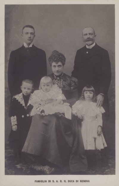 Prince Thomas, duc de Gênes et sa femme, princesse Isabelle de Bavière, avec leurs enfants - Italian Photographer
