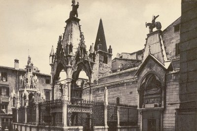 Vérone : Tombe des Scaligeri (photo n/b) - Italian Photographer