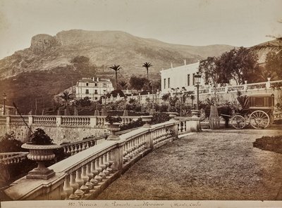 Villa avec jardin en terrasses à Monte Carlo dans la Principauté de Monaco - Italian Photographer