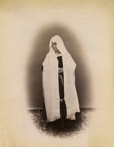 Femme portant des vêtements de veuve, Parre, Lombardie, Italie, photographie de Premiata Fotografia Taramelli, Bergame - Italian Photographer