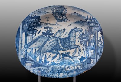 Assiette décorée de chevaux de course et d