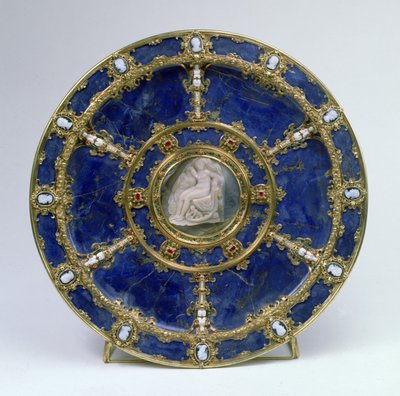 Assiette avec un camée représentant Léda et le cygne - Italian School