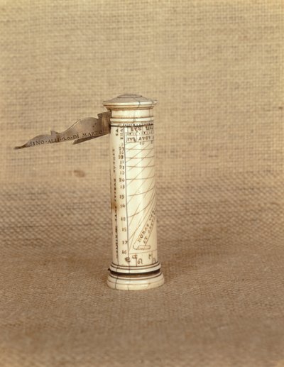 Cadran solaire portatif en colonne, signé D. Stephanus, FF, 1587 - Italian School