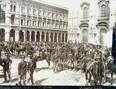 Soldats, sous le commandement du général Bava Beccaris, devant la cathédrale, lors des émeutes de Milan, 6-9 mai 1898 - Italian School