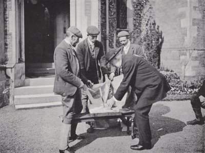 Festival de la tarte au lièvre de Hallaton, remplissage des sacs - J. Benjamin Stone