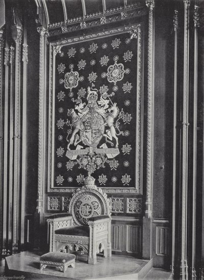 Le siège royal dans la salle d
